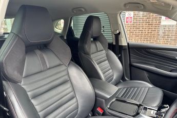 MG MOTOR UK HS  1.5 T-GDI PHEV Trophy 5dr Auto Hatchback