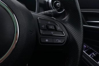 MG MOTOR UK HS  1.5 T-GDI PHEV Exclusive 5dr Auto Hatchback