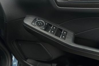 FORD KUGA  Vignale 5 door 2.5L Duratec FHEV 190PS FWD CVT Automatic