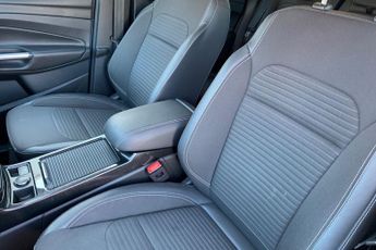 FORD KUGA  1.5 L Ford EcoBoost Titanium Edition 5dr 6Spd Auto 176PS
