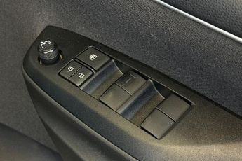 TOYOTA YARIS  1.5 Hybrid Design 5dr CVT Hatchback