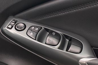 NISSAN JUKE  1.6 Hybrid N-Connecta 5dr Auto Hatchback