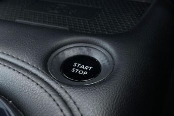 NISSAN JUKE  1.6 Hybrid N-Connecta 5dr Auto Hatchback