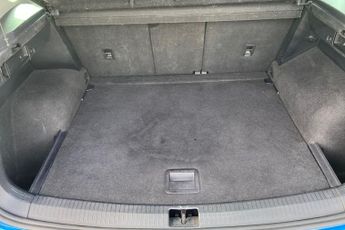 VOLKSWAGEN TIGUAN  2.0 TDi Bluemotion Tech SE 5Dr Estate