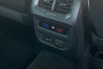 VOLKSWAGEN TIGUAN  2.0 TDi Bluemotion Tech SE 5Dr Estate