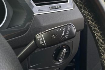 VOLKSWAGEN TIGUAN  2.0 TDi Bluemotion Tech SE 5Dr Estate