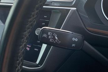 VOLKSWAGEN TIGUAN  2.0 TDi Bluemotion Tech SE 5Dr Estate