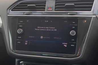 VOLKSWAGEN TIGUAN  2.0 TDi Bluemotion Tech SE 5Dr Estate