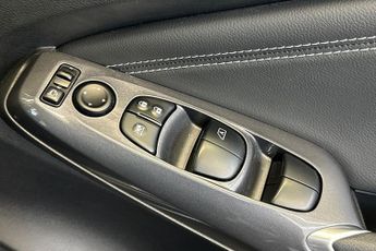 NISSAN JUKE  1.6 Hybrid N-Connecta 5dr Auto Hatchback