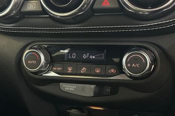 NISSAN JUKE  1.6 Hybrid N-Connecta 5dr Auto Hatchback