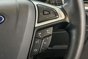 FORD S-MAX  Titanium 5 Door 2.5 Duratec 190PS FHEV FWD CVT automatic