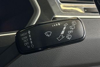 VOLKSWAGEN TIGUAN  2.0 TDi 150 R Line Tech 5dr DSG Estate