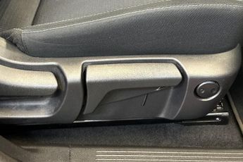 NISSAN QASHQAI  1.3 DiG-T MH 158 N-Connecta 5dr Xtronic Hatchback
