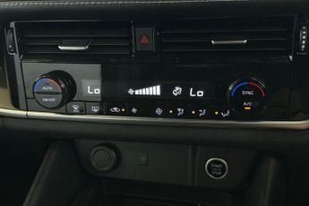 NISSAN QASHQAI  1.3 DiG-T MH 158 N-Connecta 5dr Xtronic Hatchback