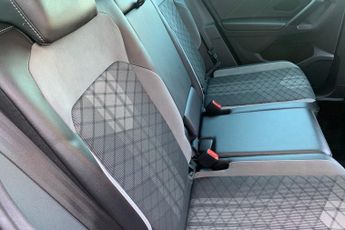 VOLKSWAGEN TIGUAN  2.0 TDI 4Motion R-Line 5dr DSG Estate