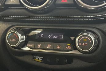 NISSAN JUKE  1.6 Hybrid N-Connecta 5dr Auto Hatchback