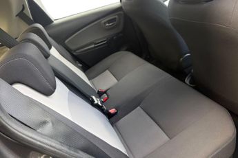 TOYOTA YARIS  1.5 Hybrid Icon Tech 5dr CVT Hatchback