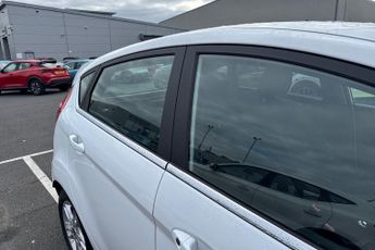 FORD FIESTA  1.6 Zetec 5dr Pshift 105PS