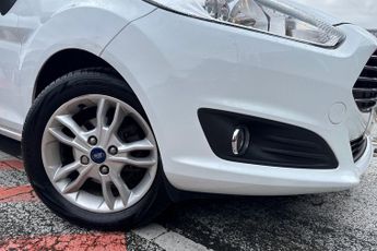 FORD FIESTA  1.6 Zetec 5dr Pshift 105PS