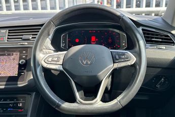 VOLKSWAGEN TIGUAN  2.0 TDI Elegance 5dr DSG Estate