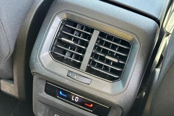 VOLKSWAGEN TIGUAN  2.0 TDI Elegance 5dr DSG Estate