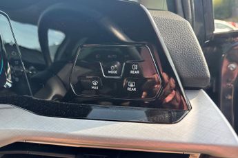 VOLKSWAGEN GOLF  1.5 eTSI 150 Life 5dr DSG Hatchback