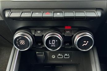 RENAULT CLIO  1.6 E-TECH full hybrid 145 Techno 5dr Auto Hatchback