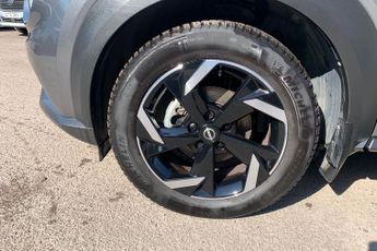 NISSAN JUKE  1.6 Hybrid N-Connecta 5dr Auto Hatchback