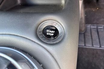 NISSAN JUKE  1.6 Hybrid Tekna 5dr Auto Hatchback