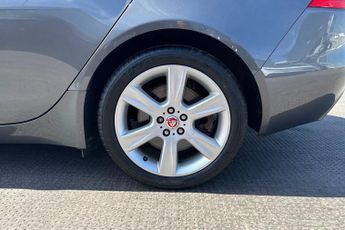 JAGUAR XE  2.0 [250] Portfolio 4dr Auto Saloon