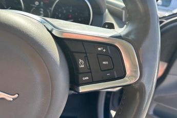 JAGUAR XE  2.0 [250] Portfolio 4dr Auto Saloon