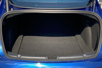 TESLA MODEL 3  RWD 4dr Auto Saloon