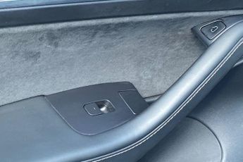 TESLA MODEL 3  RWD 4dr Auto Saloon