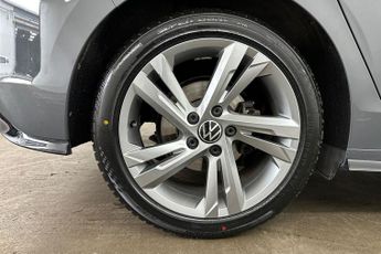 VOLKSWAGEN GOLF  1.5 eTSI 150 R-Line 5dr DSG Hatchback