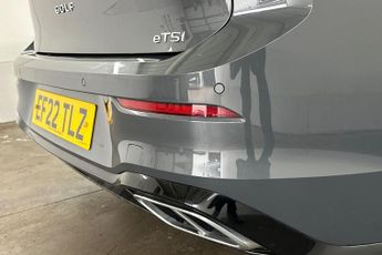 VOLKSWAGEN GOLF  1.5 eTSI 150 R-Line 5dr DSG Hatchback