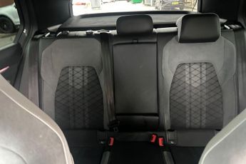 VOLKSWAGEN GOLF  1.5 eTSI 150 R-Line 5dr DSG Hatchback