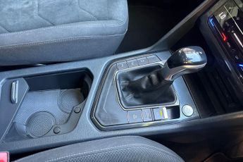 VOLKSWAGEN TIGUAN  1.5 TSI 150 Elegance 5dr DSG Estate