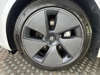 Tesla Model 3 Auto RWD 4dr