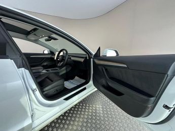Tesla Model 3 Auto RWD 4dr