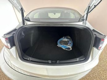 Tesla Model 3 Auto RWD 4dr