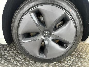 Tesla Model 3 Auto RWD 4dr