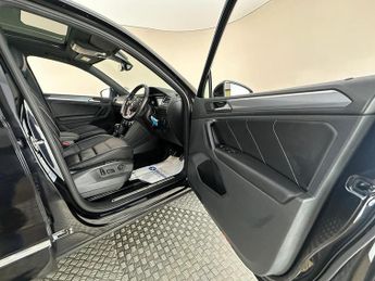 Volkswagen Tiguan 2.0 TDI R-Line DSG Euro 6 (s/s) 5dr