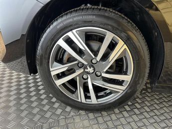 Peugeot 208 1.2 PureTech Allure Premium + EAT Euro 6 (s/s) 5dr