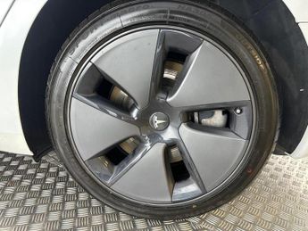 Tesla Model 3 Auto RWD 4dr