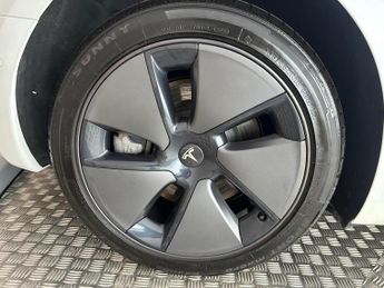 Tesla Model 3 Auto RWD 4dr