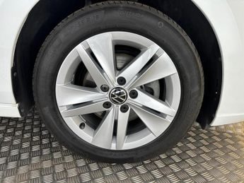 Volkswagen Golf 1.5 eTSI MHEV Life DSG Euro 6 (s/s) 5dr