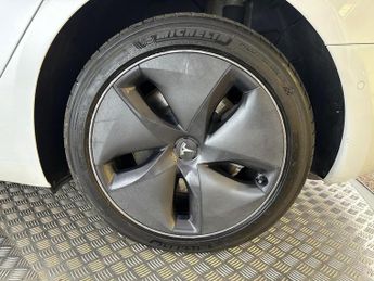 Tesla Model 3 Auto RWD 4dr