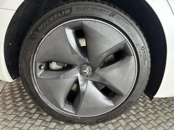 Tesla Model 3 Auto RWD 4dr