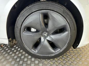 Tesla Model 3 Auto RWD 4dr