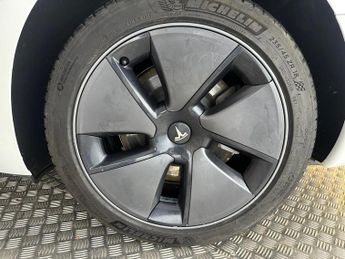 Tesla Model 3 Auto RWD 4dr